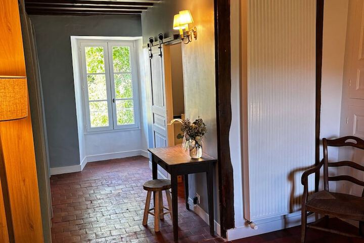 Room 2 of 83