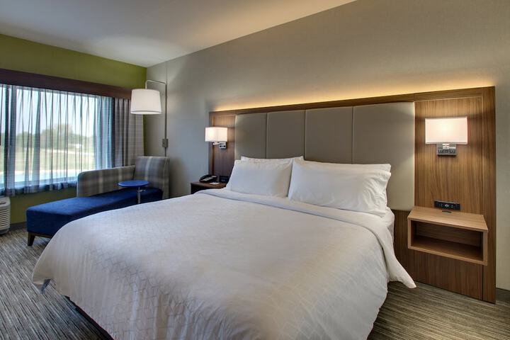 Standard | King Bed (6 of 30)