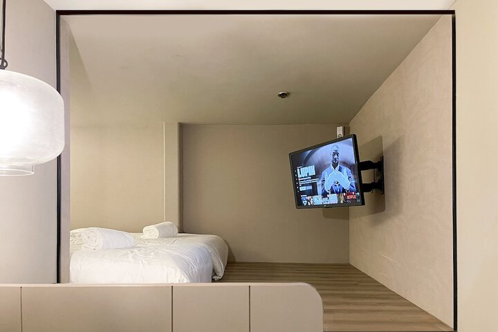 Room 33 of 85