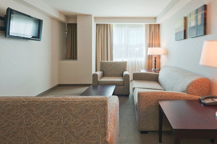Room 10 of 175