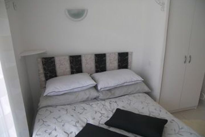 Room 8 of 20