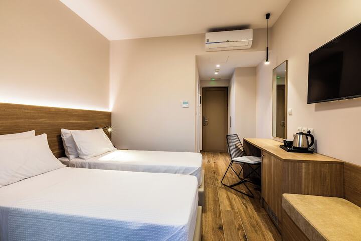Room 5 of 80