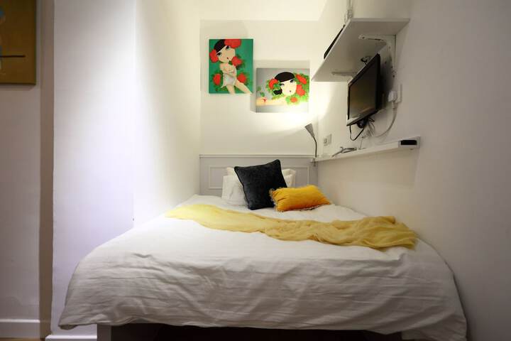 Room 17 of 48