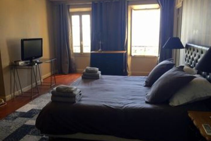 Room 42 of 200