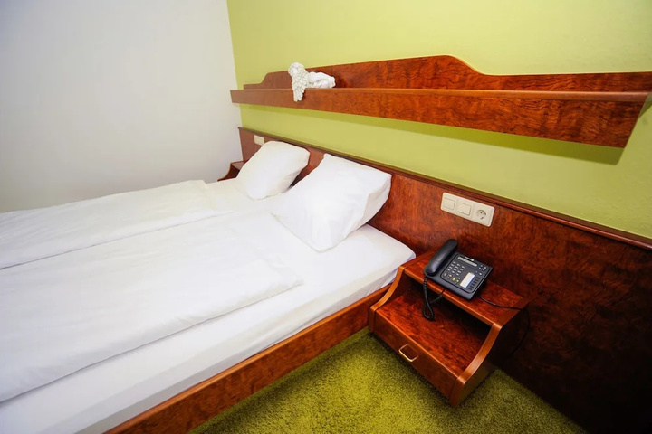 Room 6 of 20