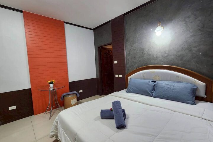 Room 2 of 23
