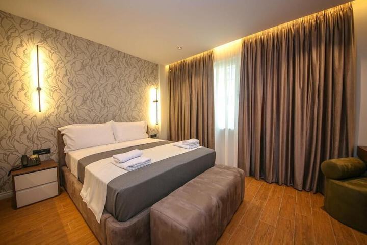 Room 14 of 108