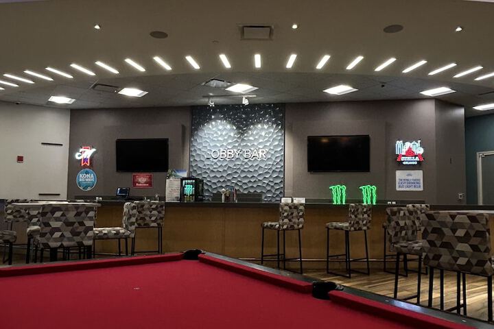 Lounge 94 of 135