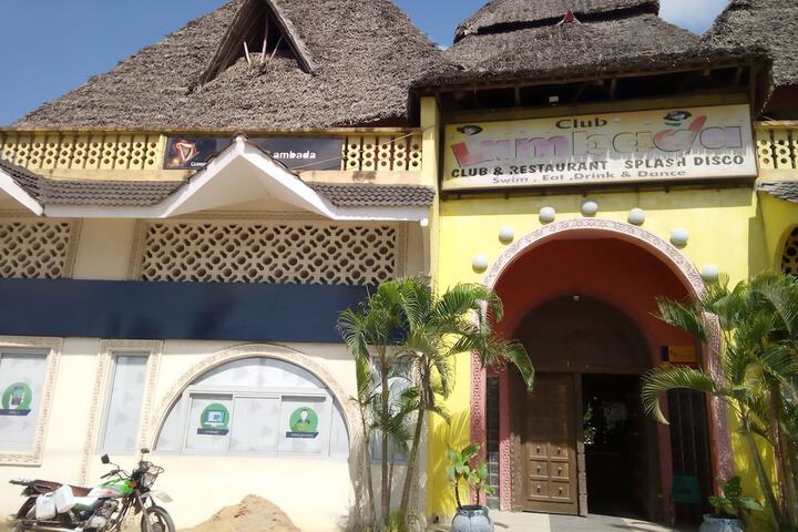 Hotel Exterior 33 of 35