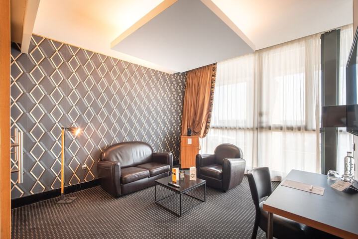 Room 2 of 20