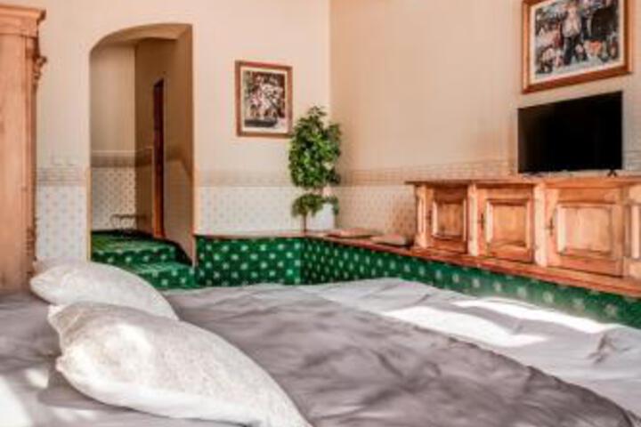 HOTEL MAXIM