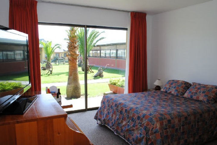 Room 4 of 7