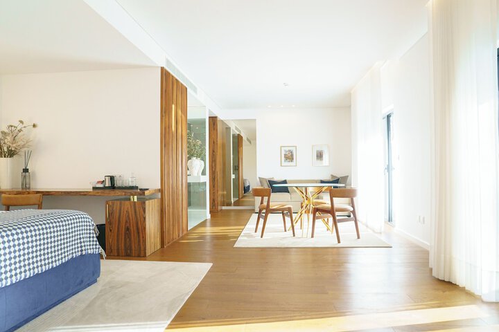 Room 45 of 102