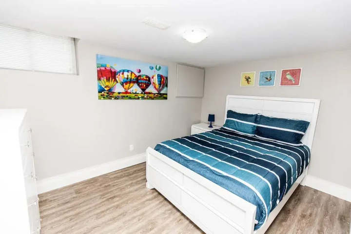 Room 5 of 16