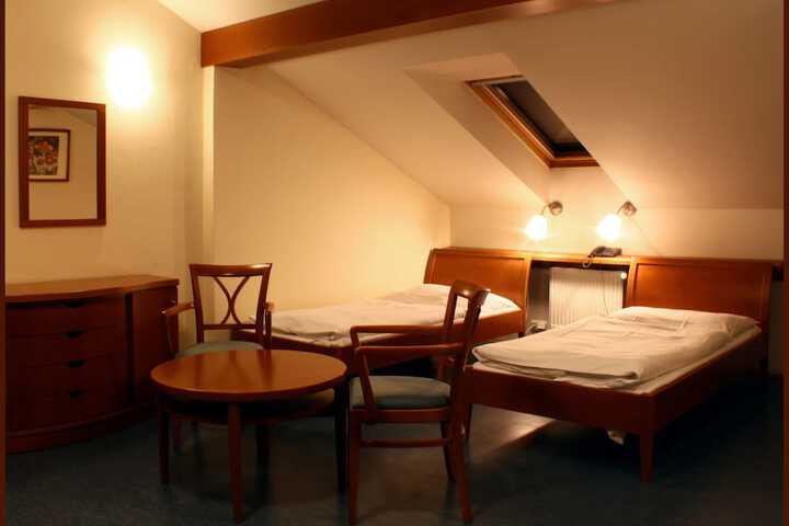Room 14 of 27