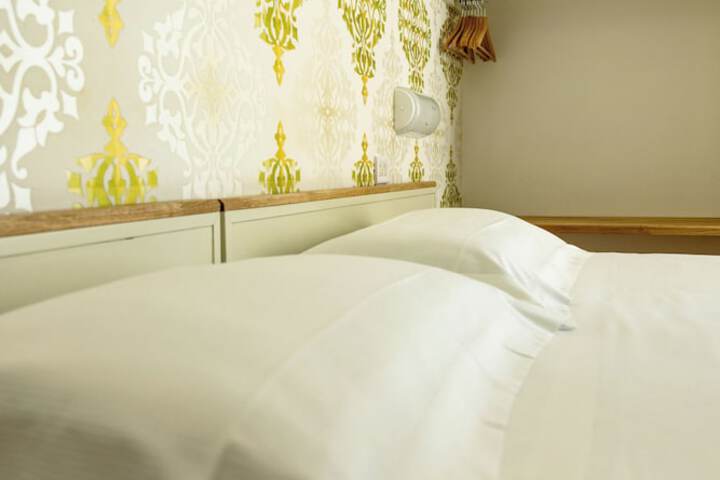 Room 32 of 93