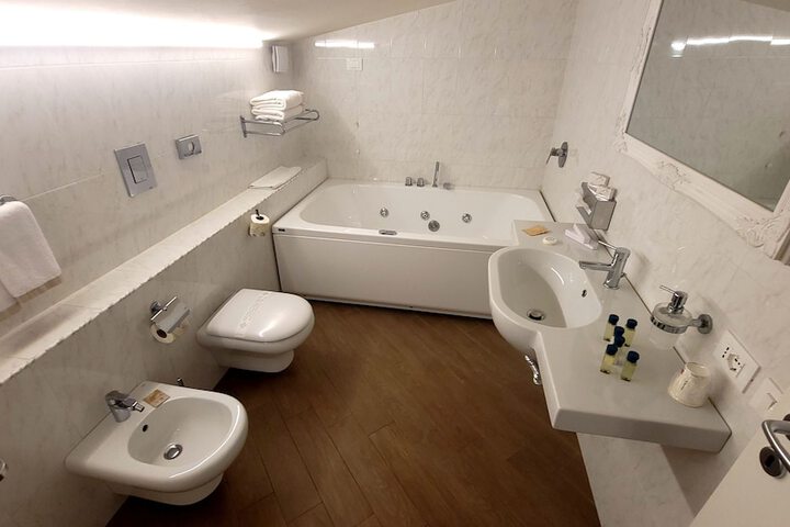 Room 40 of 65