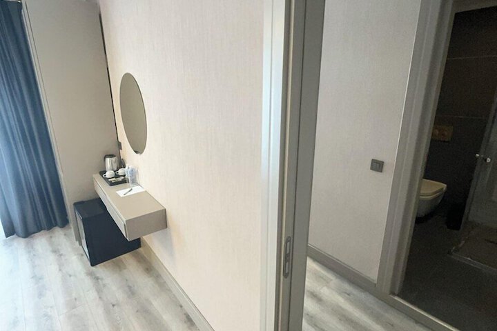 Room 26 of 42