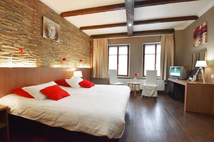 Room 10 of 51