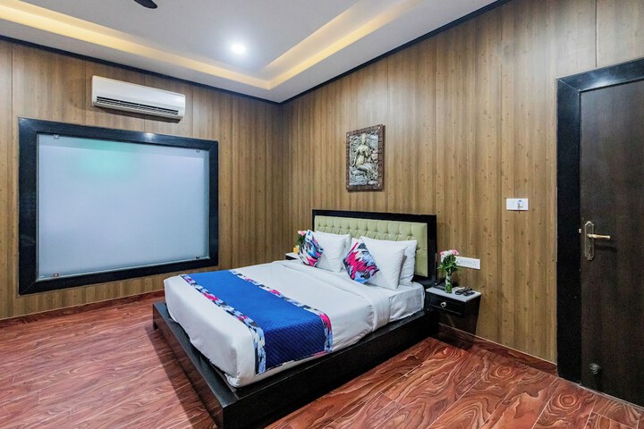 Room 4 of 68