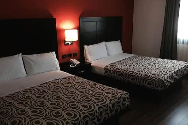Room 10 of 38