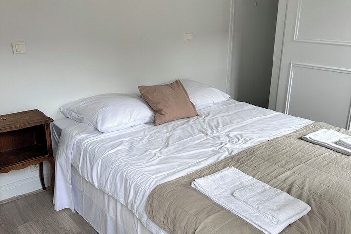 Room 8 of 15