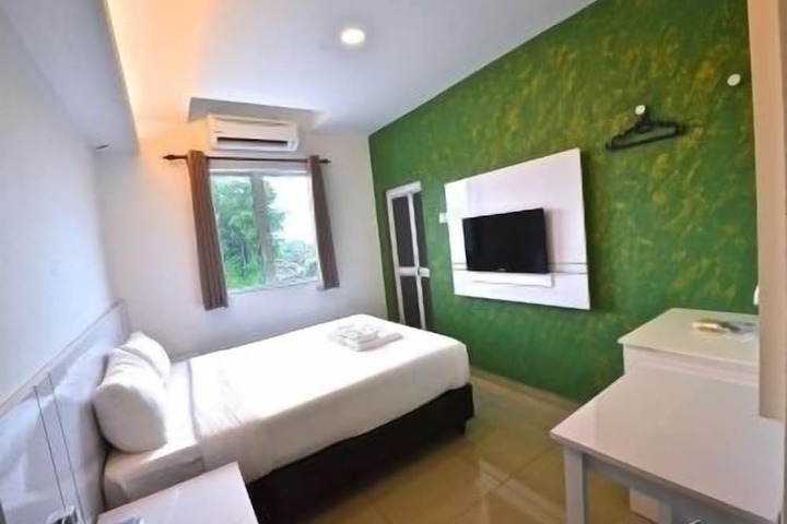Room 17 of 34