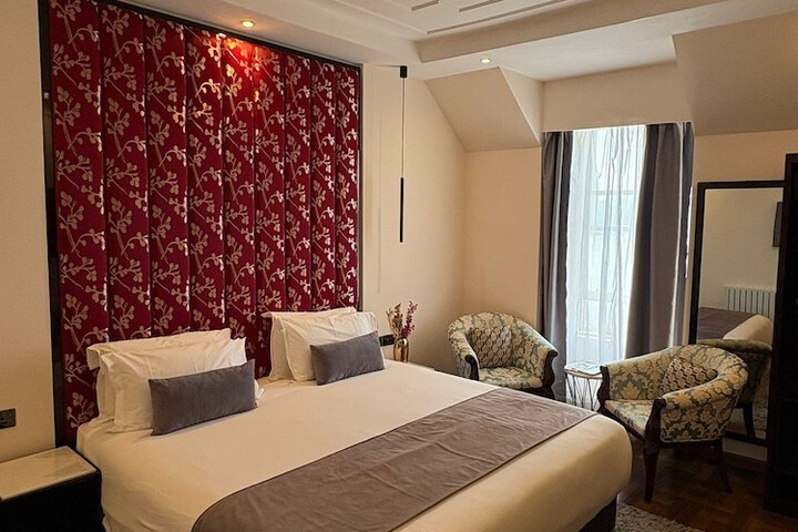 Room 30 of 87