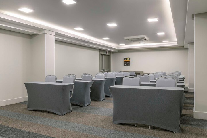 Ballroom/Hall 130 of 156
