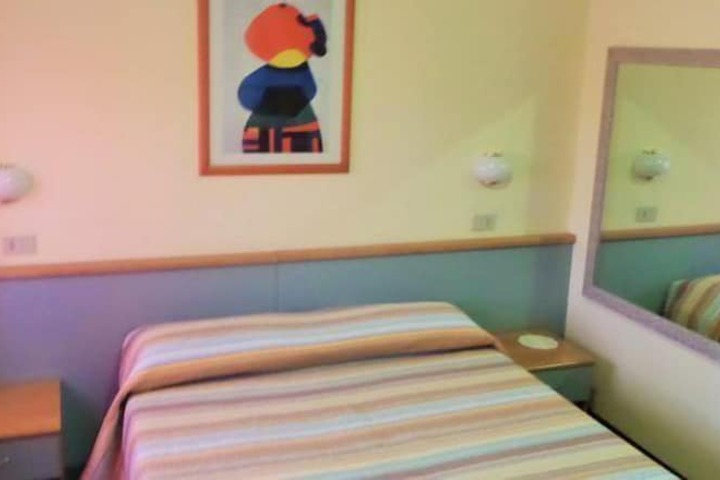Room 11 of 42