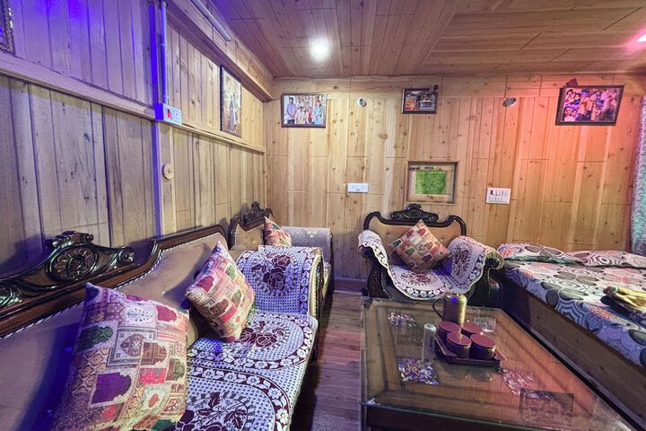 Room 10 of 27