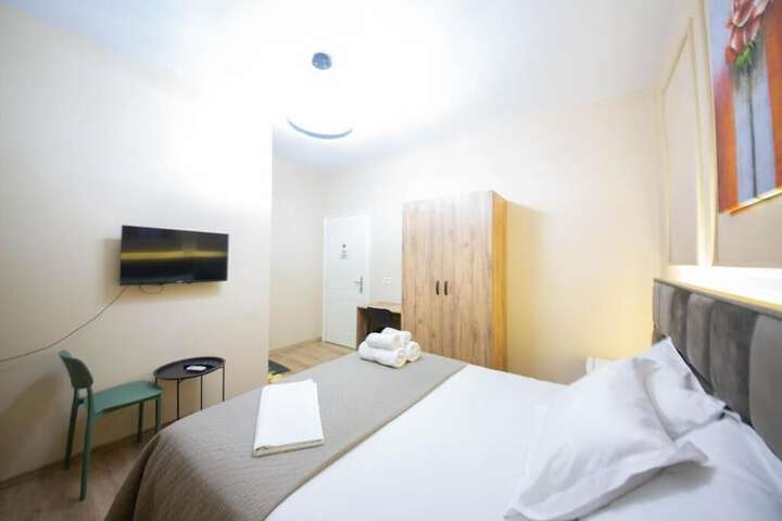 Room 17 of 25