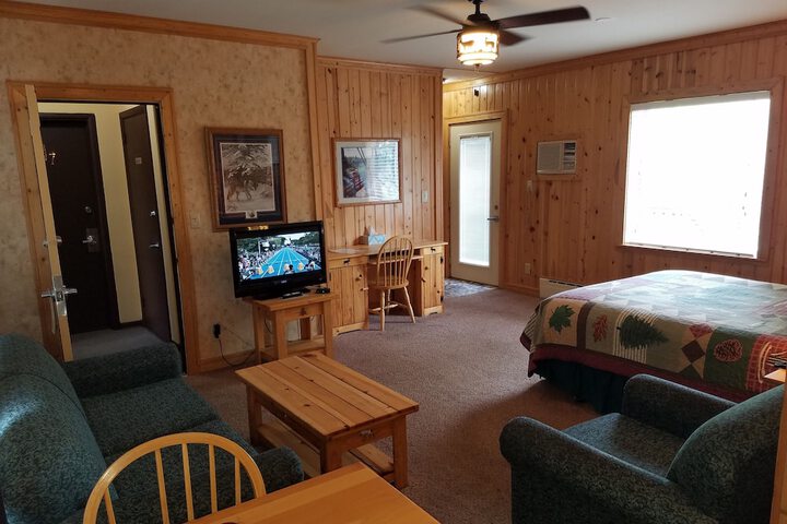Room 4 of 66