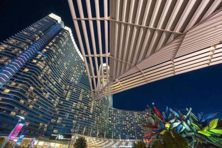 VDARA HOTEL Premium Studio Suite FREE VALET PARKING in Las Vegas, CA