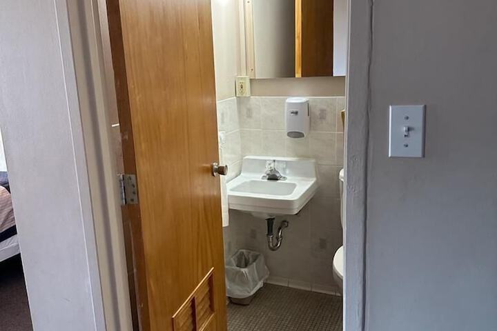 Room 10 of 34