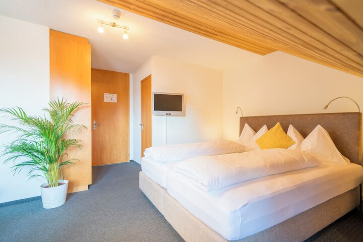 Room 2 of 26