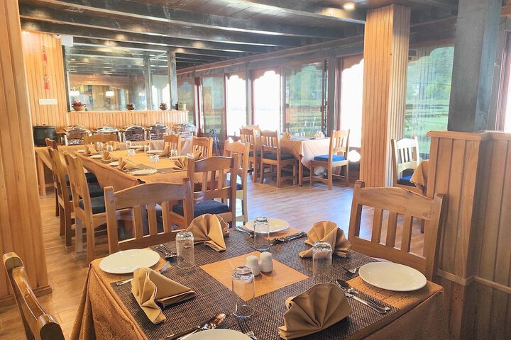 Dining 12 of 15