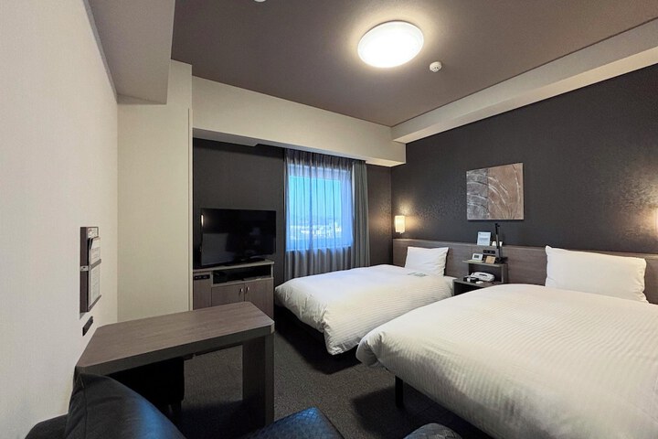 Room 6 of 27