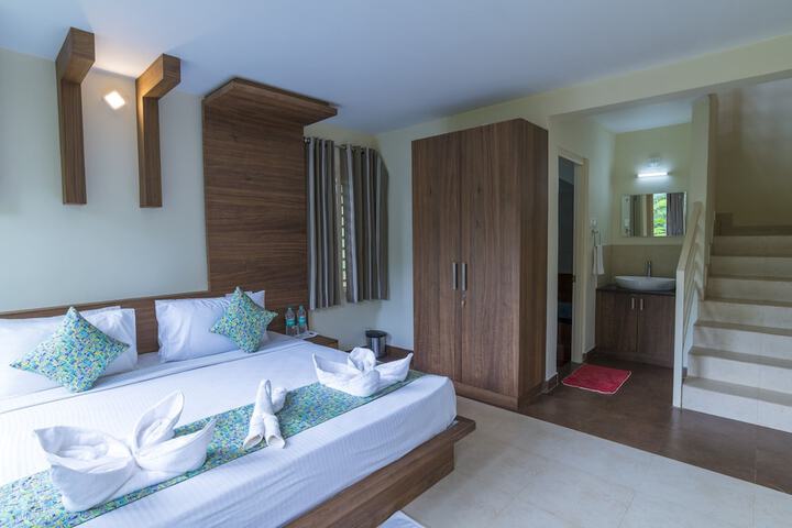 Room 4 of 63