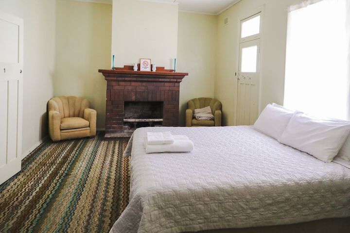 Room 6 of 37