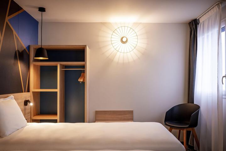 Room 12 of 42