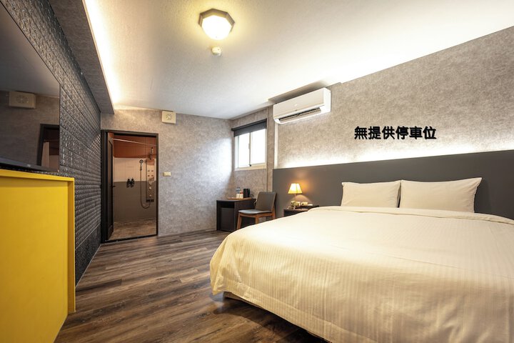 Room 26 of 46
