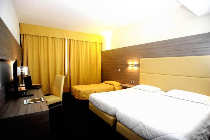 Room 7 of 18