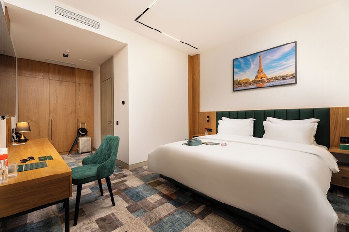 Room 11 of 52