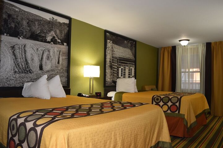 2 Queen Beds (2 of 13)