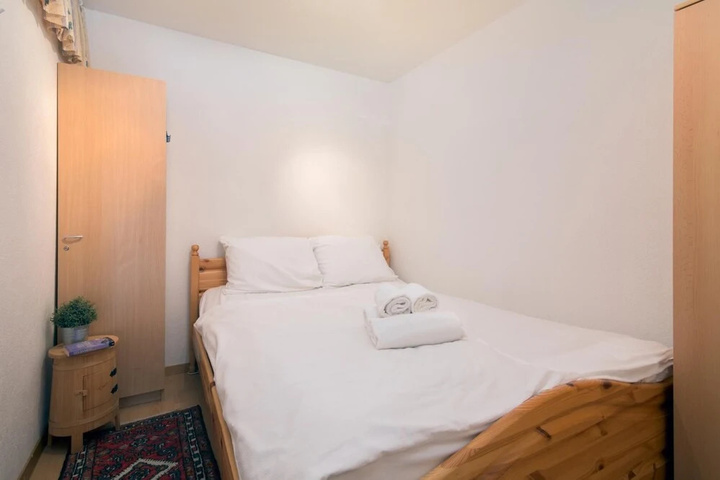 Room 4 of 10