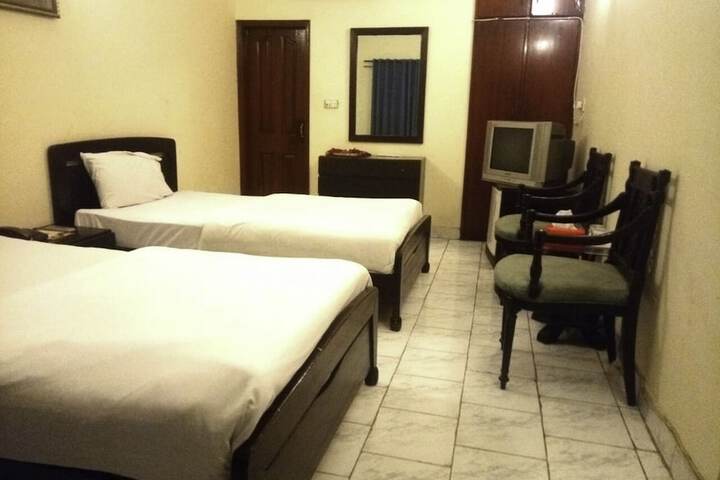 Room 9 of 26
