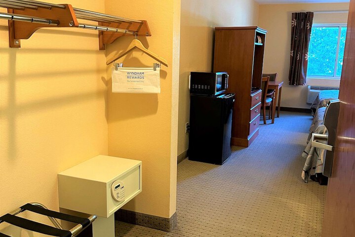 Room 33 of 56