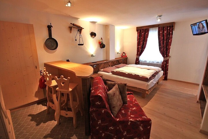 Room 7 of 32