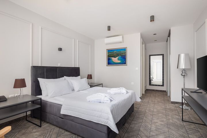 Room 10 of 71